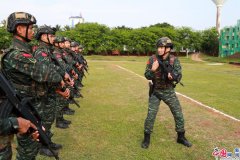 添鸿以过硬的射击本事一直控制着打赢制胜的自